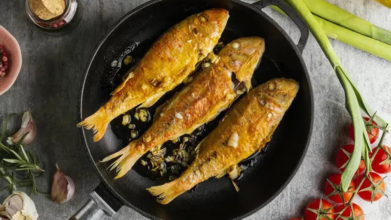 Tips Jitu Menggoreng Ikan Agar Tidak Lengket dan Meletup