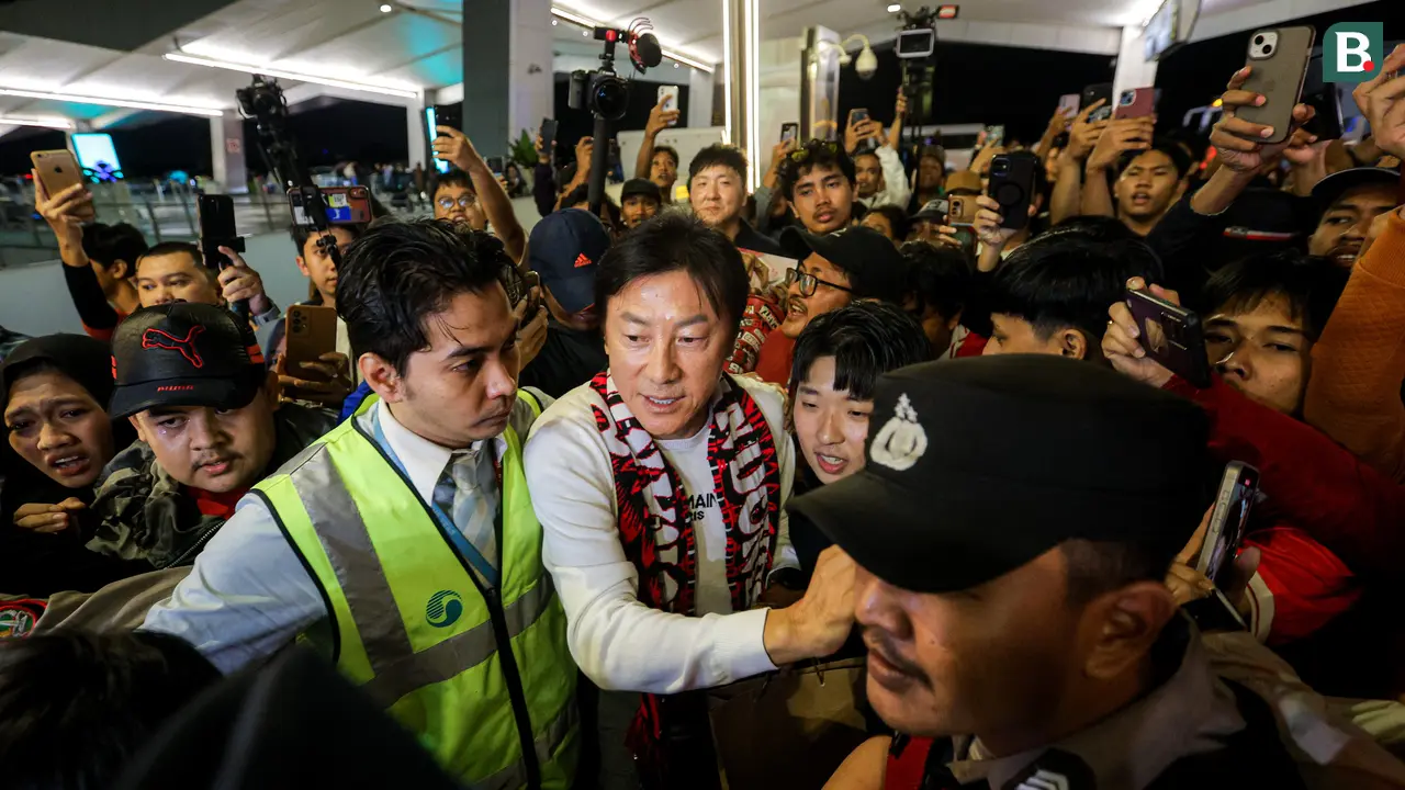 Foto: Pulang ke Korea Selatan, Shin Tae-yong Dilepas dengan Meriah oleh Masyarakat dan Suporter Indonesia