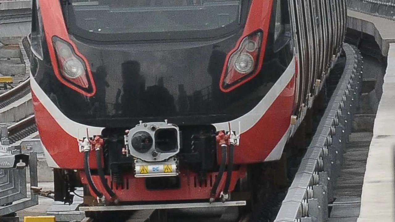 Berlaku Mulai Hari ini, Ada Diskon Tarif LRT Jabodebek Jadi Setengah Harga
