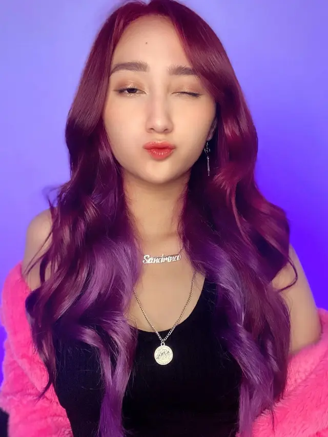 6 Potret Terbaru Sandrina IMB dengan Rambut Ungu, Bikin Pangling