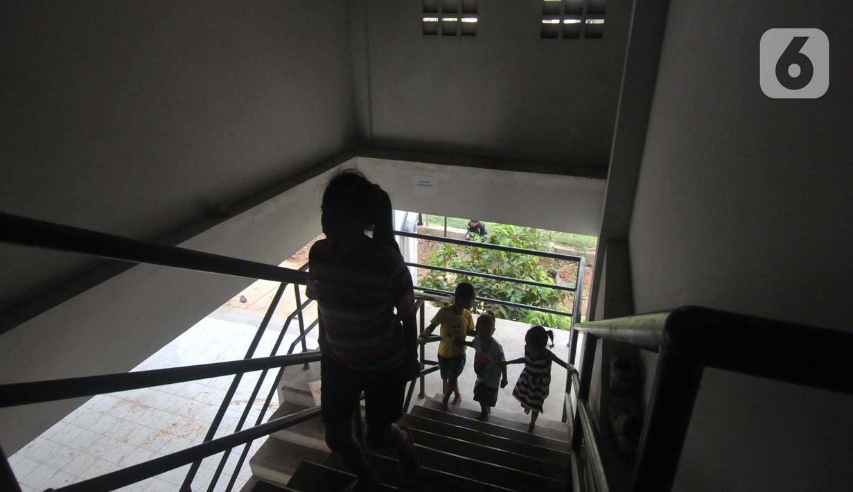 Namun, saat JIS sudah mulai beroperasi pihak Jakpro meminta agar warga KSB menempati Rusun Nagrak di Cilincing, Jakarta Utara. (merdeka.com/Imam Buhori)