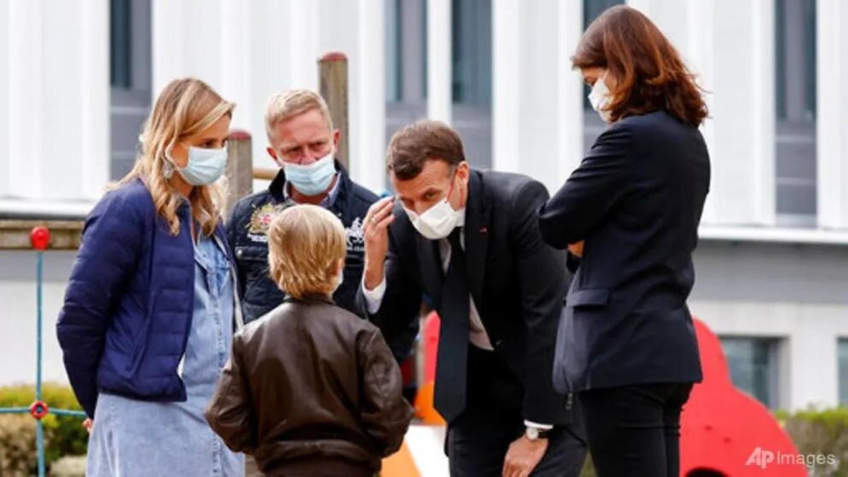 Macron Minta RUU Larangan Medsos untuk Anak Dipercepat, Target Berlaku September 2026