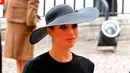 Duchess of Sussex Meghan Markle tiba untuk upacara pemakaman Ratu Elizabeth II di Westminster Abbey, London, Inggris, 19 September 2022. Meghan Markle tampak sering muram kemudian menunduk dengan riasan matanya yang smoky eye selama prosesi pemakaman. (Geoff Pugh/Pool via AP)