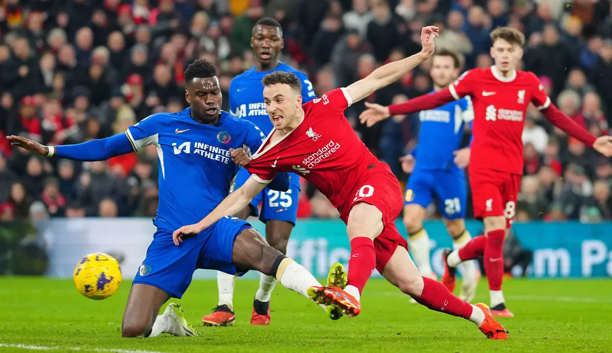 Liverpool tampil dominan dan seringkali memaksa pemain Chelsea untuk bertahan. (AP Photo/Jon Super)