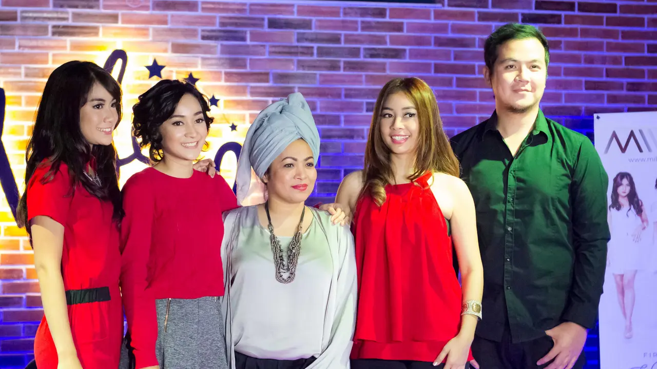 Rieka Roslan dan Milova