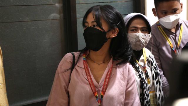 Tyna Kanna menghadiri sidang gugatan cerai perdananya terhadap Kenang Mirdad (Kapanlagi/ Bayu Herdianto)