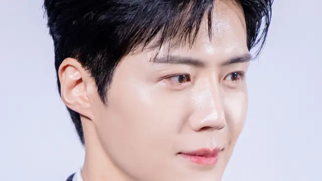 Penampilan Kim Seon Ho Saat Konferensi Pers Film The Childe pada Senin 22 Mei 2023. The Childe Adalah Film Perdananya yang Digarap Sutradara Kenamaan Park Hoon Jung (Foto: twitter.com/SalvatoreHarace)
