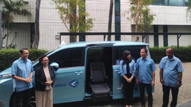 Taksi Bluebird dengan Kursi Elektrik Jadi Alternatif Transportasi Lebih Nyaman Bagi Difabel dan Lansia