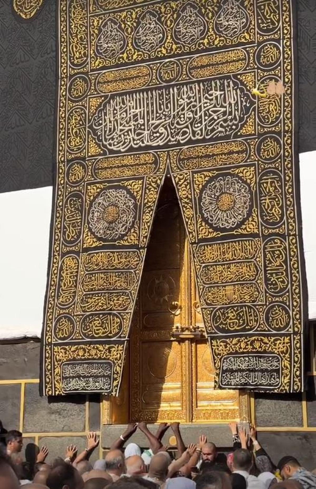 Potret Afgan Tunaikan Ibadah Haji, Dapat Kejutan Ulang Tahun - Kini Sudah Bersiap di Mekkah