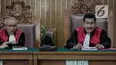 Majelis Hakim memimpin sidang pembacaaan dakwaan kasus penyalahgunaan narkoba dengan terdakwa Tio Pakusadewo di PN Jakarta Selatan, Senin (30/4). Tio Pakusadewo didakwa 4 tahun bui oleh JPU terkait kasus narkoba. (Liputan6.com/Faizal Fanani)
