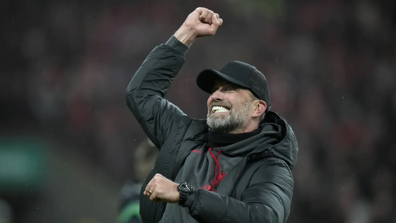 Foto: Senyum Semringah Jurgen Klopp saat Bawa Liverpool Sabet Trofi Carabao Cup di Musim Terakhirnya