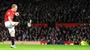 Manchester United&#039;s midfielder Paul Scholes scores the opening goal during the English Premiership match against Fulham at Old Trafford, Manchester, on February 18, 2009. AFP PHOTO/ANDREW YATES