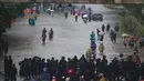 Badan Penanggulangan Bencana Daerah (BPBD) DKI Jakarta mencatat banjir telah meluas dan berdampak pada 10 rukun tetangga serta 23 ruas jalan di kota metropolitan ini. Tampak dalam foto, penumpukan pengendara terjebak banjir yang menggenangi Jalan Jembatan Tiga Raya, Jakarta Utara, Senin (12/1/2026). (merdeka.com/Arie Basuki)
