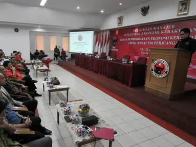 PDIP melalui Badan Pemberdayaan Ekonomi Kerakyatan (BPEK) menggelar Pelatihan Manajer Penggerak Ekonomi Kerakyatan yang diikuti utusan dari 34 DPD PDIP seluruh Indonesia, Jakarta, Rabu (20/7). (Liputan6.com/Yoppy Renato)