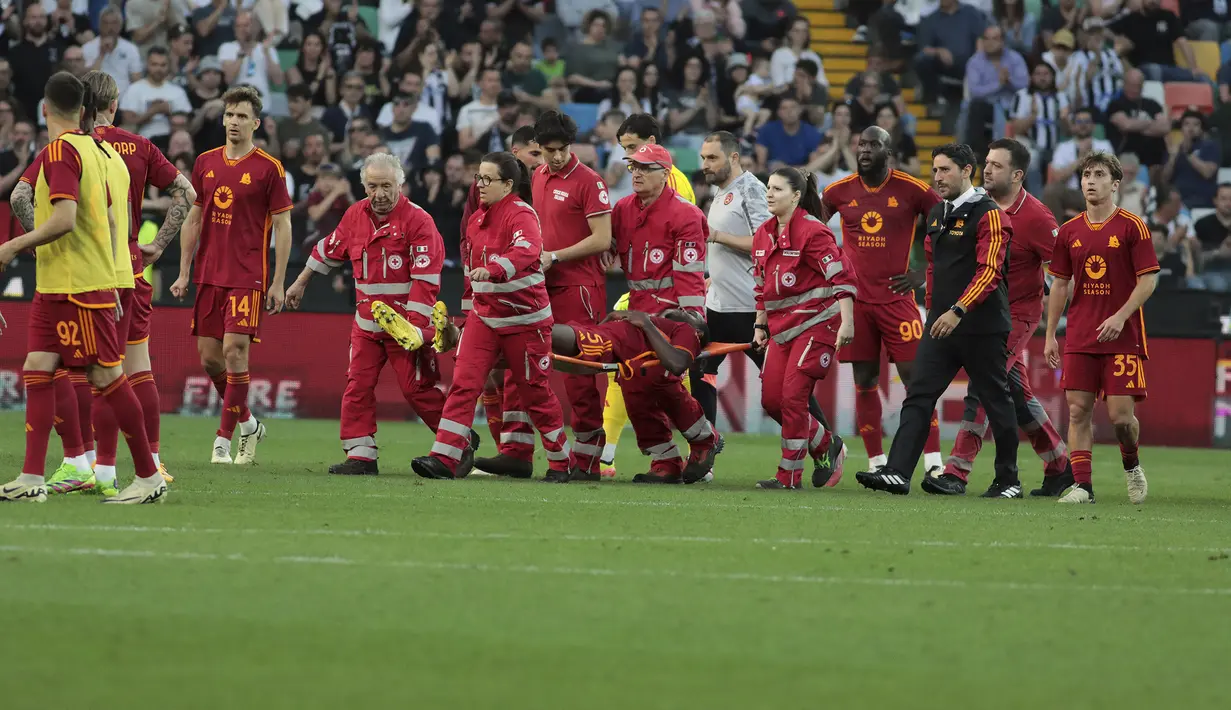 Skor sementara 1-1, sisa menit pertandingan akan dilanjutkan di hari lain. (Andrea Bressanutti/LaPresse via AP)
