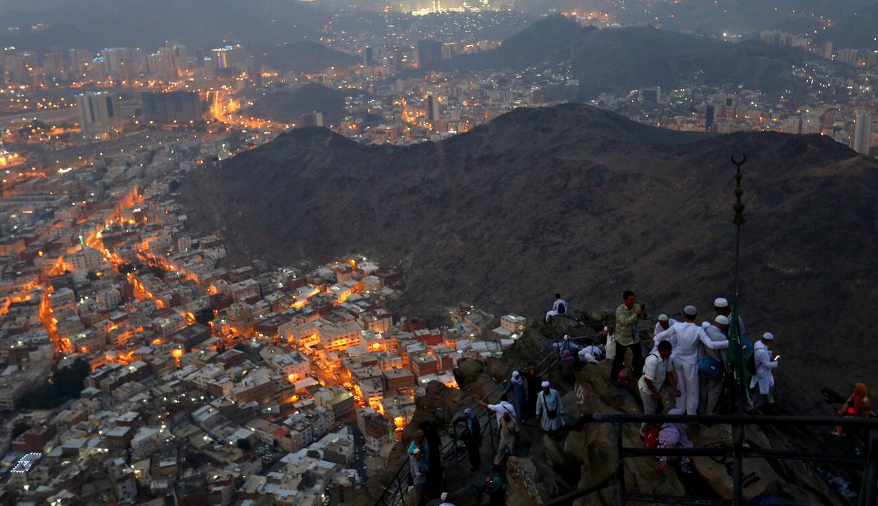 Melihat Keindahan Kota Suci Mekah Dari Puncak Jabal Nur Saat Malam Hari Haji Liputan6 Com