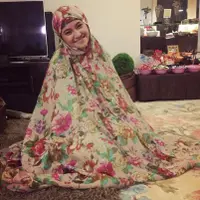 Marshanda mengenakan mukena saat mengikuti pengajian keluarga (Instagram/@marshanda99)