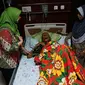 Mbah Gotho yang disebut sebagai manusia tertua sejagat asal Sambungmacan, Sragen, saat dirawat di rumah sakit. (Liputan6.com/Fajar Abrori)