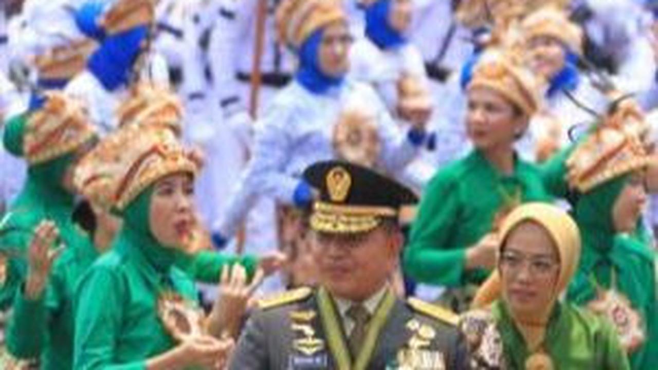 Cantiknya Sertu Estarina Istri Prajurit Kopassus Pose Bareng Kasad Dudung, Penampilannya Curi Perhatian