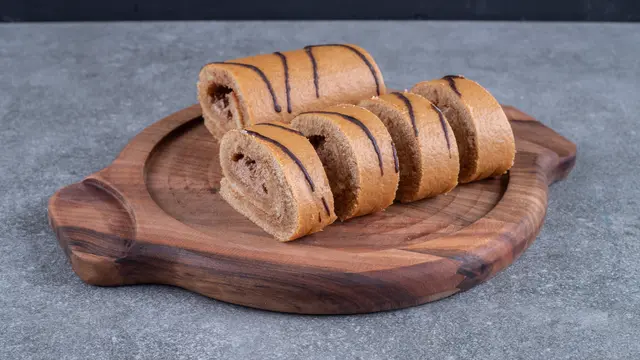 Roti tawar gulung yang dapat diisi dengan lauk sesuai selera