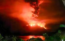 Gunung Ruang Tiga Kali Erupsi Eksplosif, Penduduk Dievakuasi dengan Perahu dan Kapal Feri