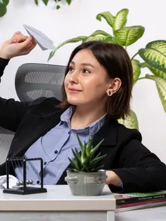 Manajemen waktu selama bekerja menjadi salah satu cara mengurangi burnout dan meningkatkan produktivitas. (Foto/dok: Freepik/KamranAydinov)