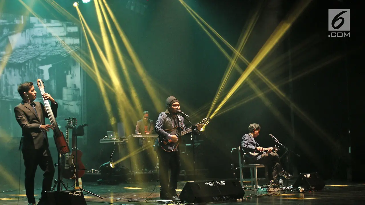 Senandung Payung Teduh Hibur Penggemar di Konser BBM