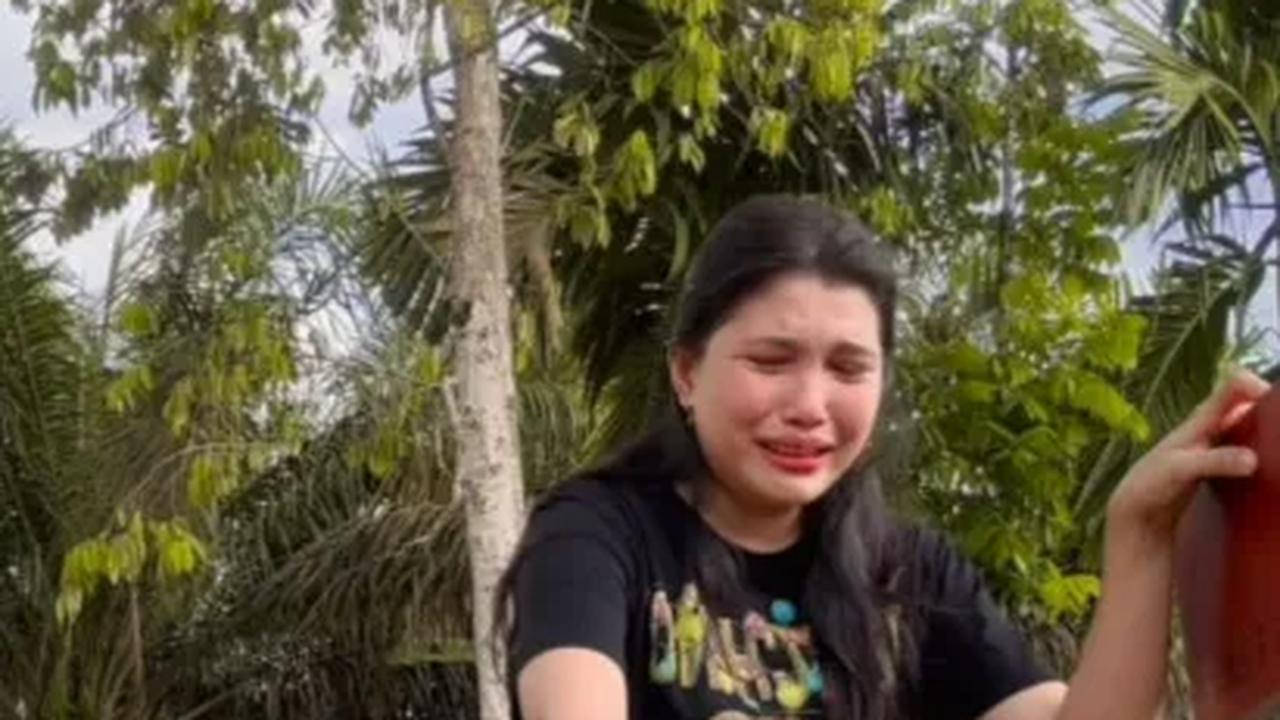 Sebelum MA Ringankan Hukuman Ferdy Sambo cs, Tangisan Kekasih Brigadir J Menggema di Kuburan