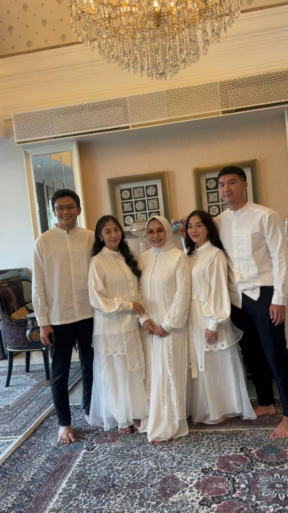 Semoga kehamilan duo bumil cantik dan elegan ini berjalan lancar hingga persalinan.<br>