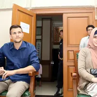Foto Sidang Putusan Risty Tagor dan Stuart Collin (Andy Masela/bintang.com)