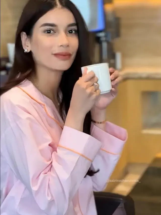 6 Gaya Memukau Sabrina Chairunnisa Cosplay Hong Hae In ‘Queen Of Tears’, Totalitas Pakai Baju Aslinya