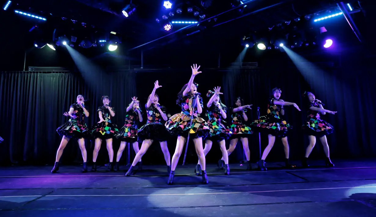 "Single ini beda dengan yang dulu karena seru-seruan dan bersemangat untuk sing along. Terus pembawaanya di sini jadi agak boys dari loncat-loncat jadi headbang, ini benar-benar perubahan," ucap Ghaida. (Adrian Putra/Bintang.com)