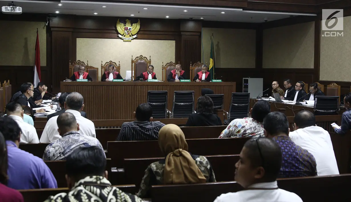 Suasana sidang lanjutan kasus PLTU Riau-1 dengan terdakwa Johannes Budisutrisno Kotjo di Pengadilan Tipikor Jakarta, Kamis (11/10). Hari ini terdakwa Johannes Budisutrisno Kotjo menjalani persidangan pemeriksaan saksi. (Liputan6.com/Herman Zakharia)
