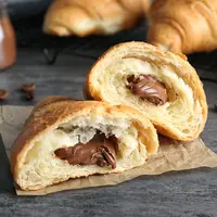 ilustrasi croissant cokelat/Africa Studio/Shutterstock