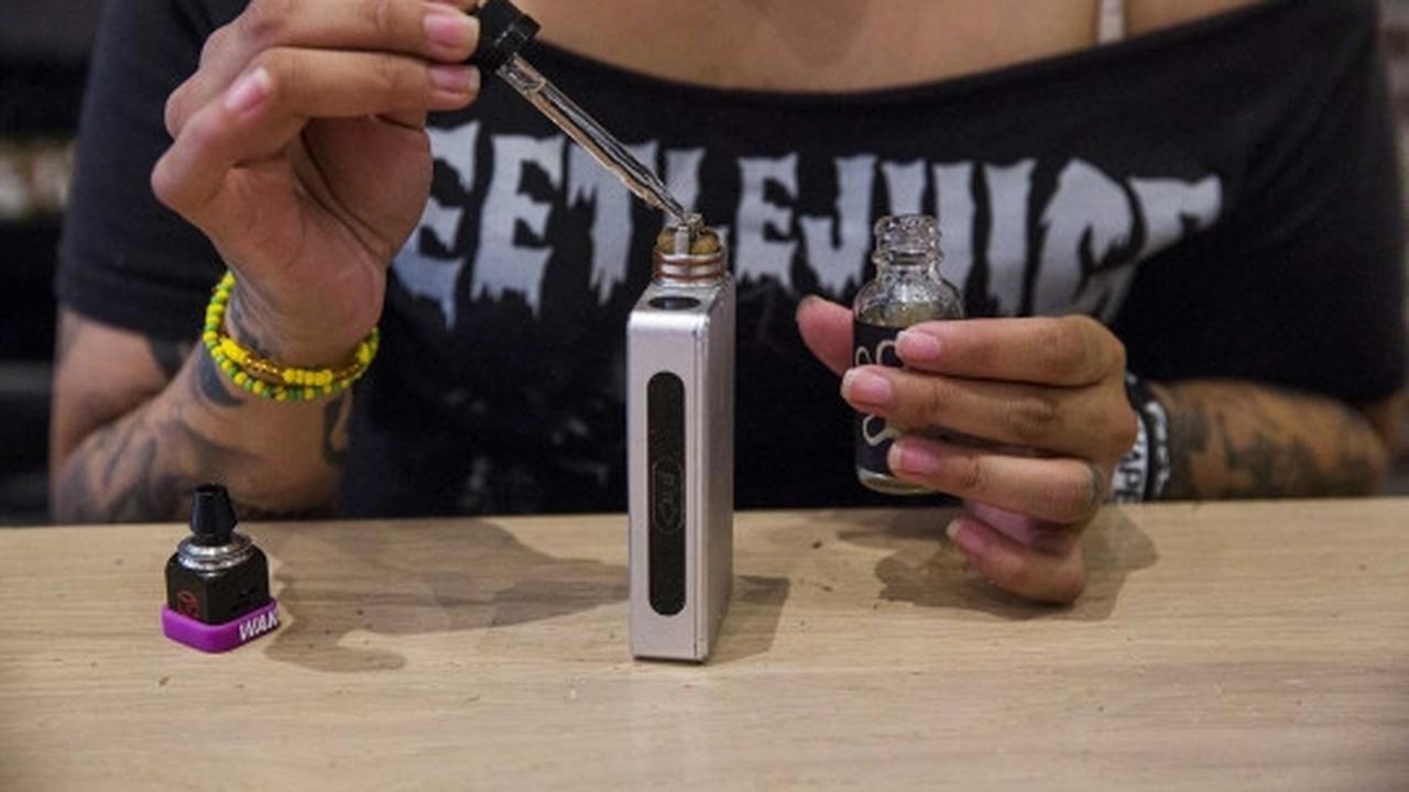 Mencoba e-rokok aneka rasa di Toko Henley Vaporium