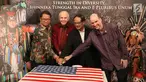 Duta besar Amerika Serikat (AS) untuk Indonesia Joseph R. Donovan Jr, Menkominfo Rudiantara memotong kue saat Perayaan HUT ke-241 Amerika Serikat di kediaman Dubes AS, Jakarta, Kamis (27/7). (Liputan6.com/Angga Yuniar)