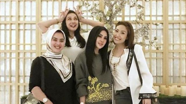 Deretan Foto Kedekatan Luna Maya Dan Syahrini Lifestyle