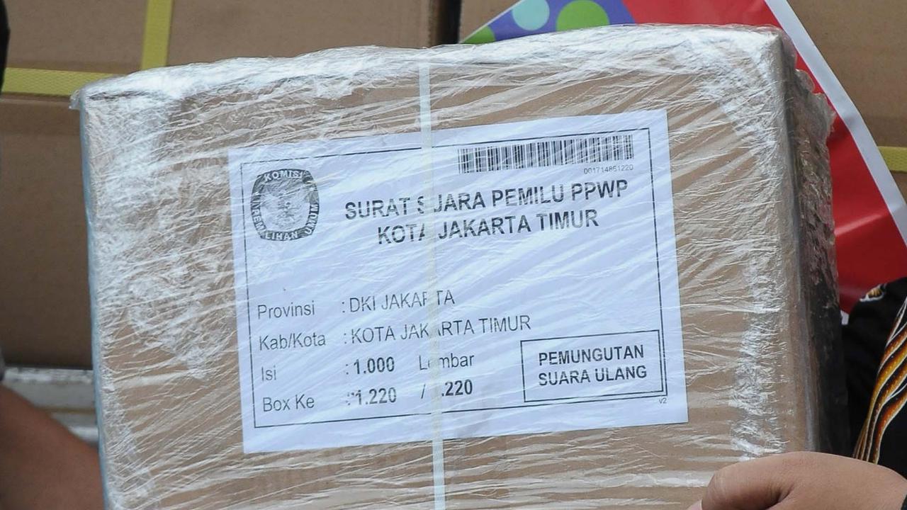 Surat suara capres dan cawapres 2024 yang baru tiba itu selanjutnya akan dilakukan penyortiran serta pelipatan.
