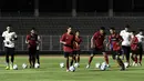 Pemain Timnas Indonesia Senior, Irfan Bachdim, saat mengikuti latihan di Stadion Madya, Senayan, Jakarta, Jumat (14/2). Latihan pertama Timnas Indonesia ini diikuti 30 pemain.(Bola.com/Yoppy Renato)