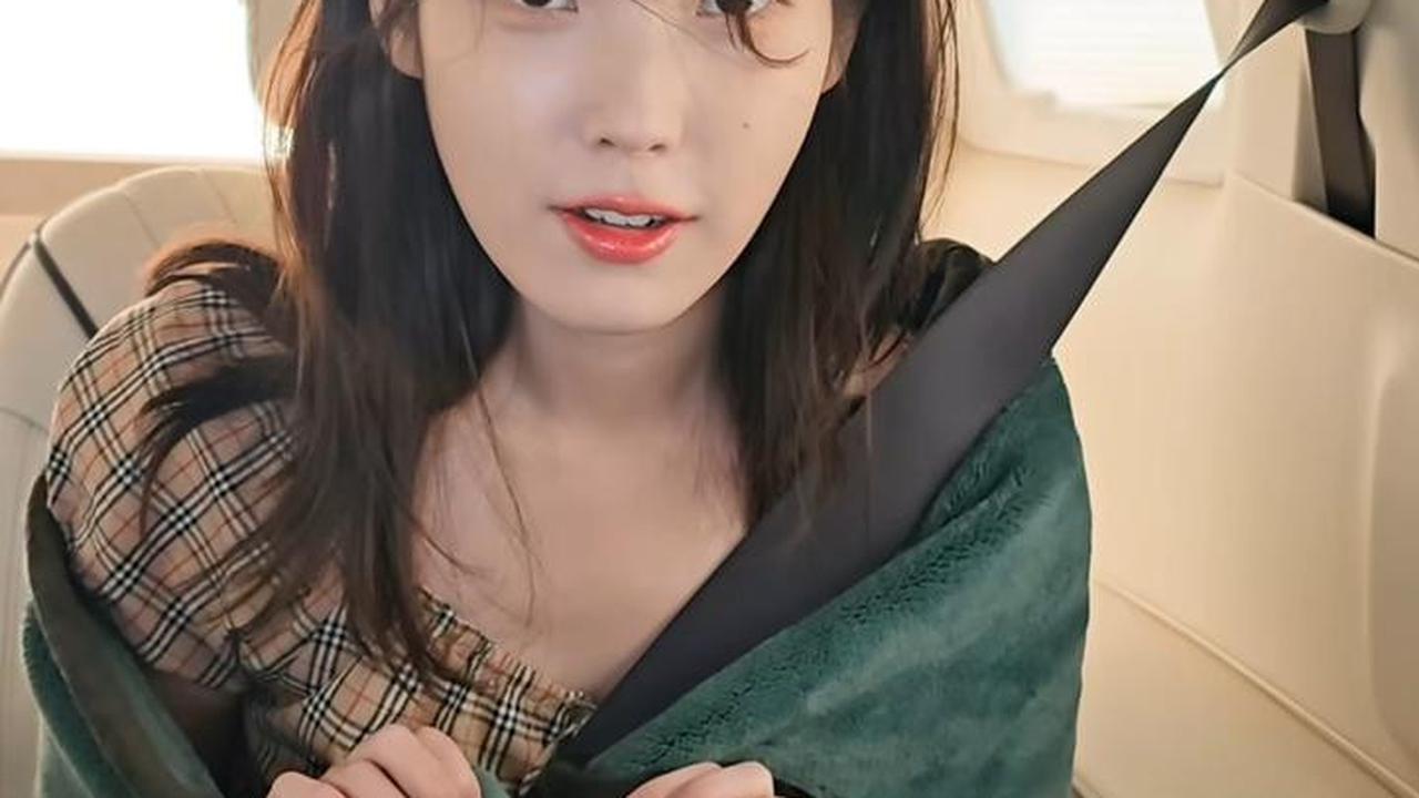 IU Rayakan 10 Juta Subscriber YouTube dengan  Penuh Canda dan Ungkapan Terima Kasih