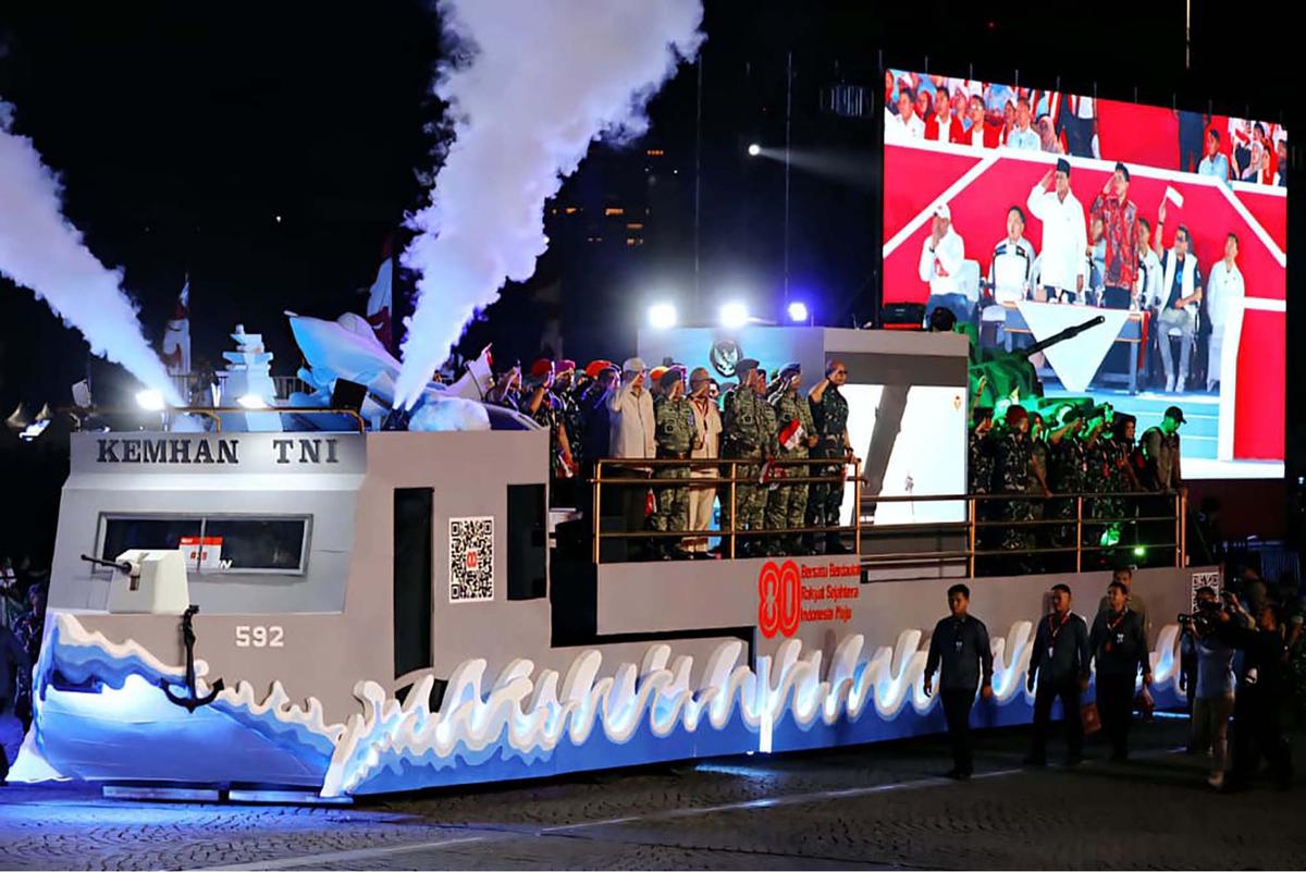 FOTO: Meriah! Pesta Rakyat & Karnaval HUT ke-80 RI Dimeriahkan TNI dan Kemhan