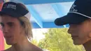 Kini Justin Bieber sepertinya tak ingin kehilangan Hailey Baldwin lagi. Keduanya pun kini telah bertunangan. (azymanzur)