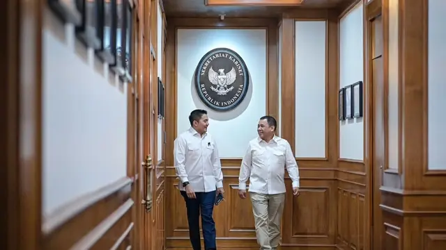 Seskab Teddy bertemu Haji Isam di kantor Sekretariat Kabinet, Jakarta, Minggu (9/8/2026). (foto Instagram Sekretariat Kabinet).