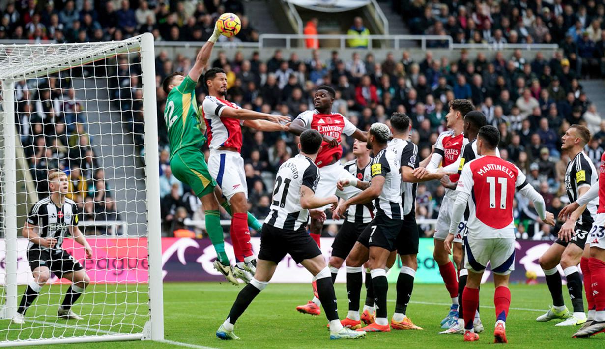 Newcastle United sukses meraup poin penuh kala menjamu Arsenal pada pekan ke-10 Premier League 2024/2025 di Stadion St James' Park pada Sabtu (2/11/2024). The Magpies menang dengan skor 1-0. (Owen Humphreys/PA via AP)