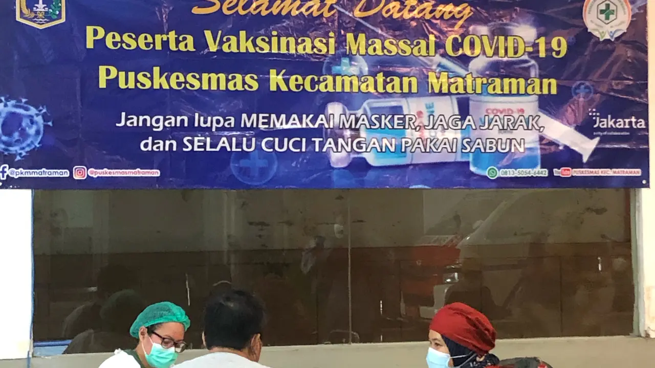 vaksinasi di Gramedia Matraman