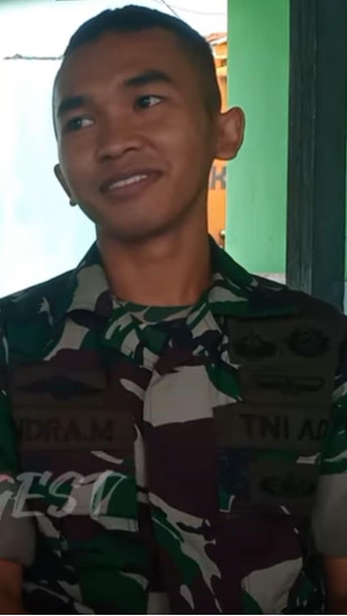 "Dinyatakan lulus saya langsung sujud ambil menangis saya tidak menyangka bisa jadi tentara," katanya.&nbsp;<br>