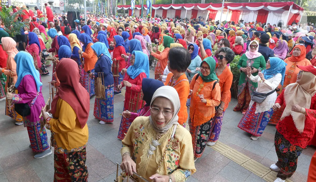 Tahun ini menjadi pertama untuk perayaan Hari Kebaya Nasional. (Liputan6.com/Herman Zakharia)
