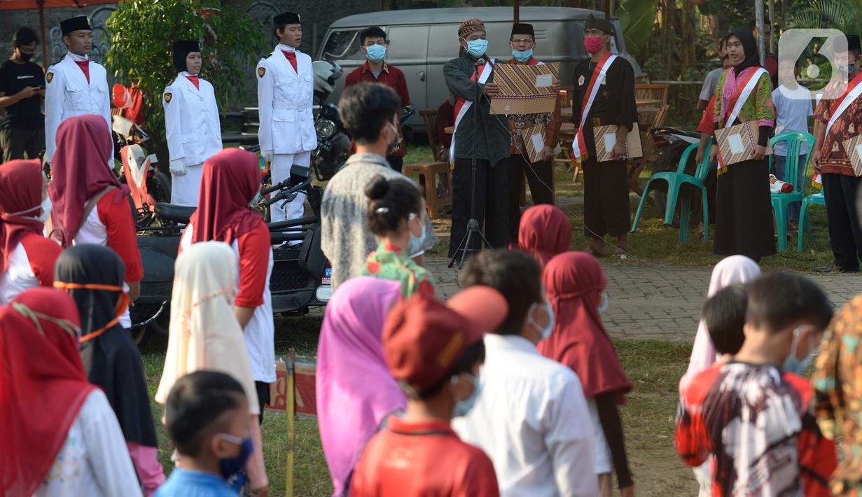FOTO: Upacara Bendera 17 Agustus Ala Warga di Kelurahan ...