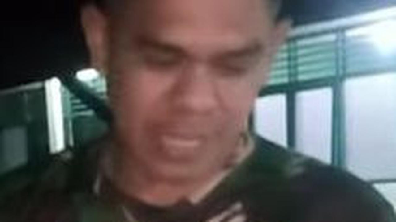 Sehingga, dia mengatakan bukan jadi masalah besar untuknya tetap bekerja dan membantu rekan sesama prajurit TNI. <br>