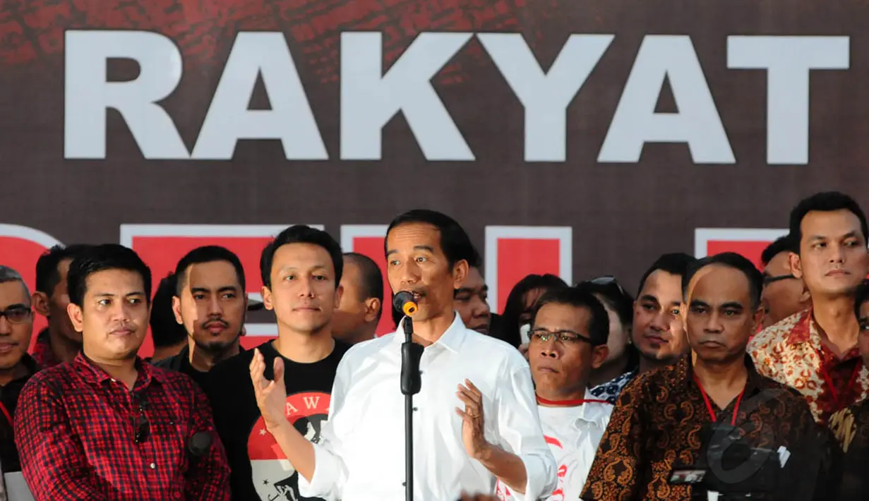 Presiden terpilih Joko Widodo memberikan pidato politiknya di Tugu Proklamasi, Jakarta, Rabu (23/7/14). (Liputan6.com/Andrian M Tunay)